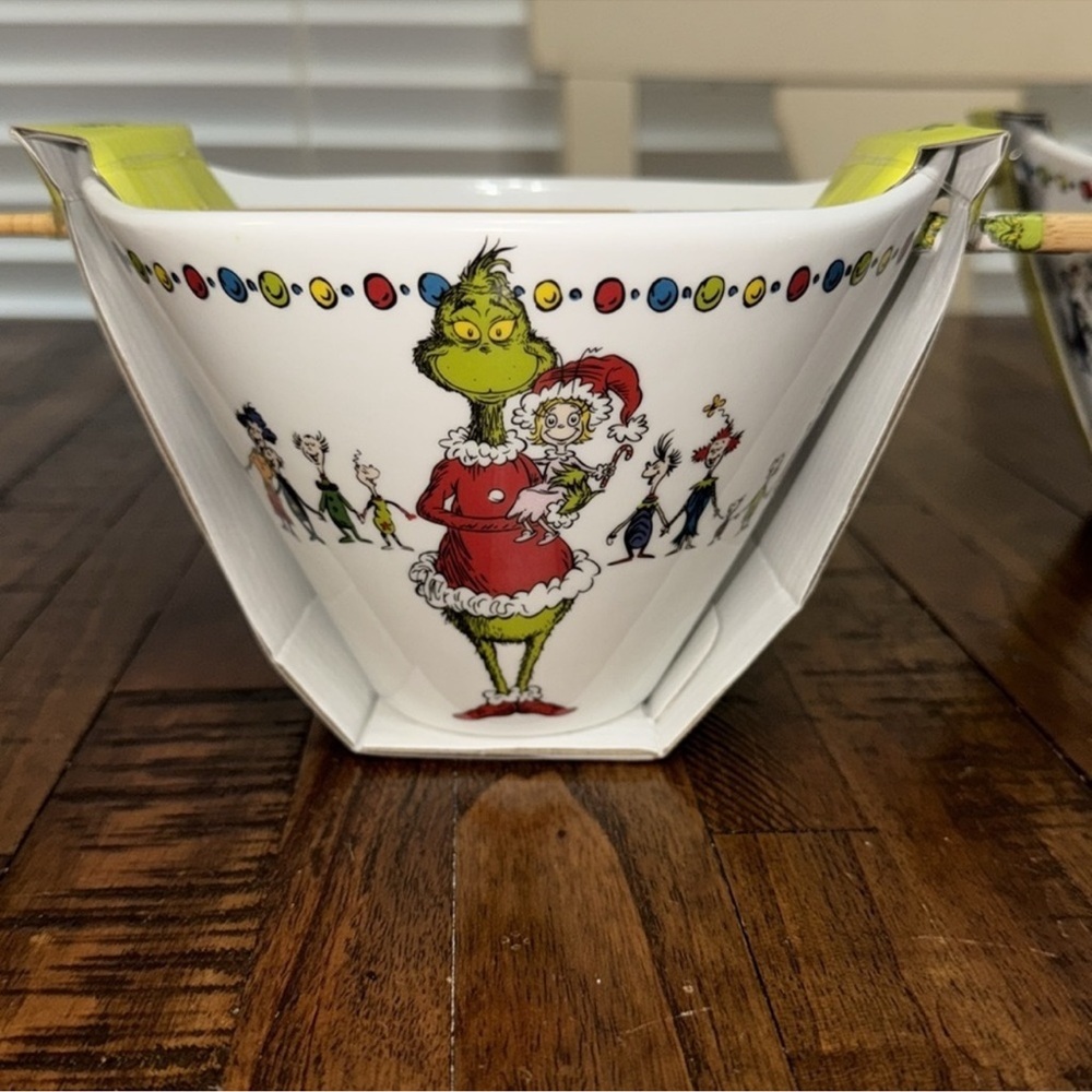The Grinch Dr. Suess Ramen Bowls set of 2 NWT Chopsticks Christmas Cindy Lou - Picture 3 of 13